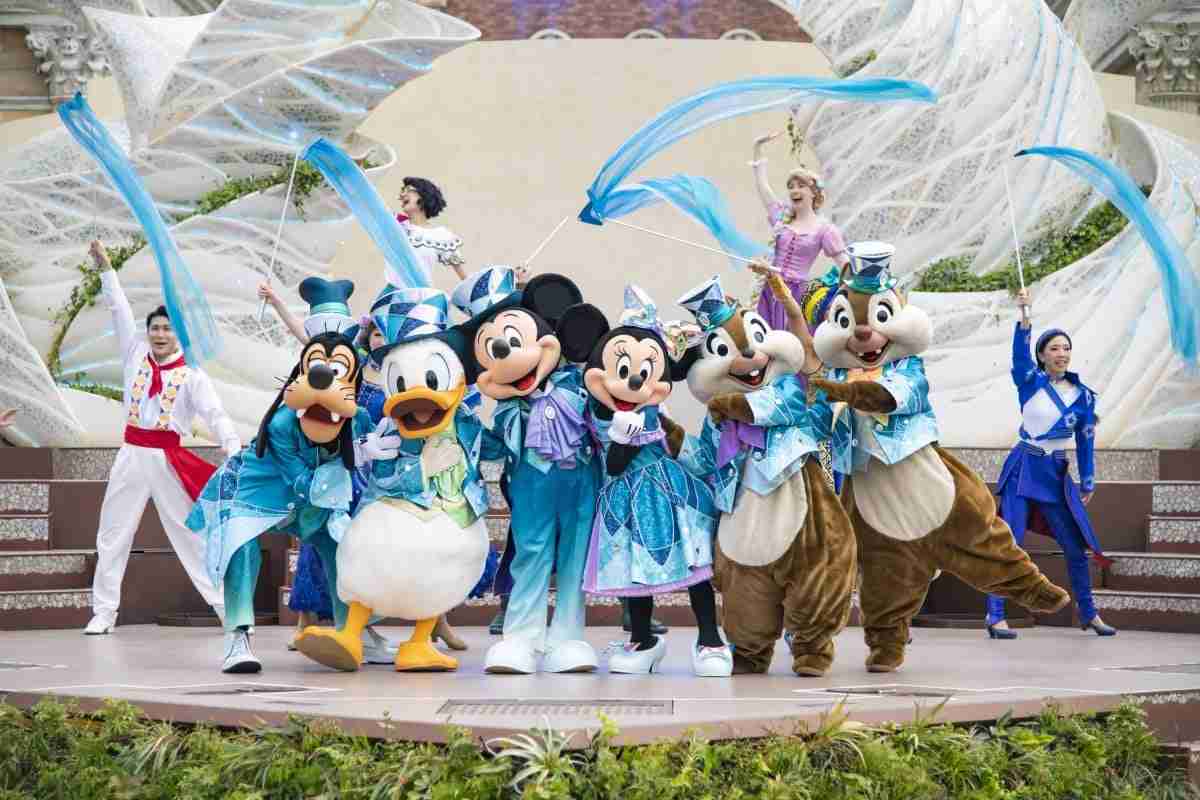 東京ディズニーシー、25周年イベントをひと足早くお披露目 ミッキー&ミニーらが“ジュビリーブルー”の衣装で登場 4・15より約1年間にわたって開催
