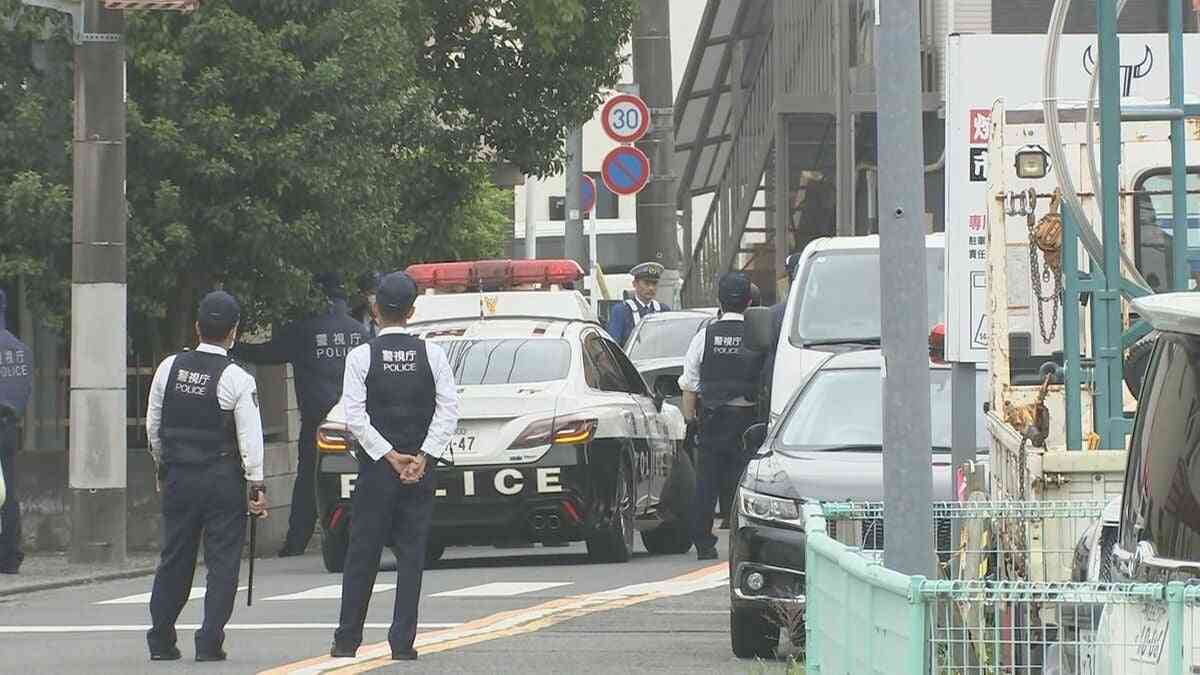 【速報】路上で男性をハンマーのようなもので殴り 駆け付けた警察官6人に催涙スプレー噴射か　男は自宅に立てこもり　計7人けが　東京・福生市 | TBS NEWS DIG