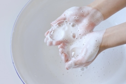 嘘でもデマでもない【経皮毒】の危険性｜部位によって違う吸収率と自然素材のお風呂ケア一覧