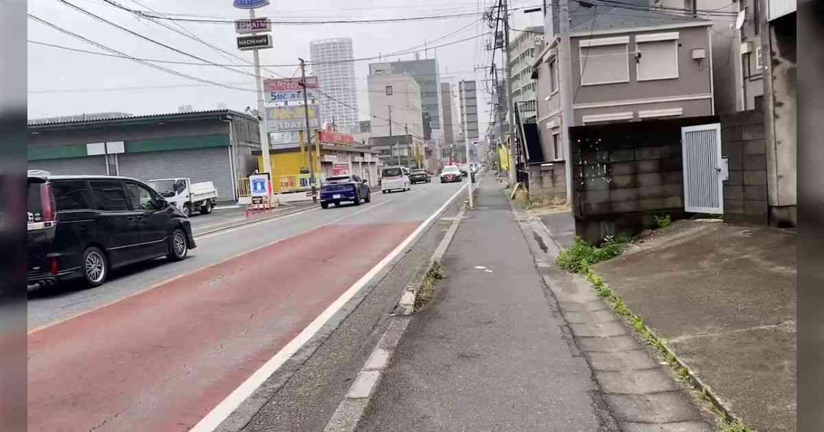 1日から施行された改正道路交通法で自転車が車道を走行している時どう対応すべきかパトカーがいいお手本を見せてくれた→「渋滞不可避では？」と不満の声