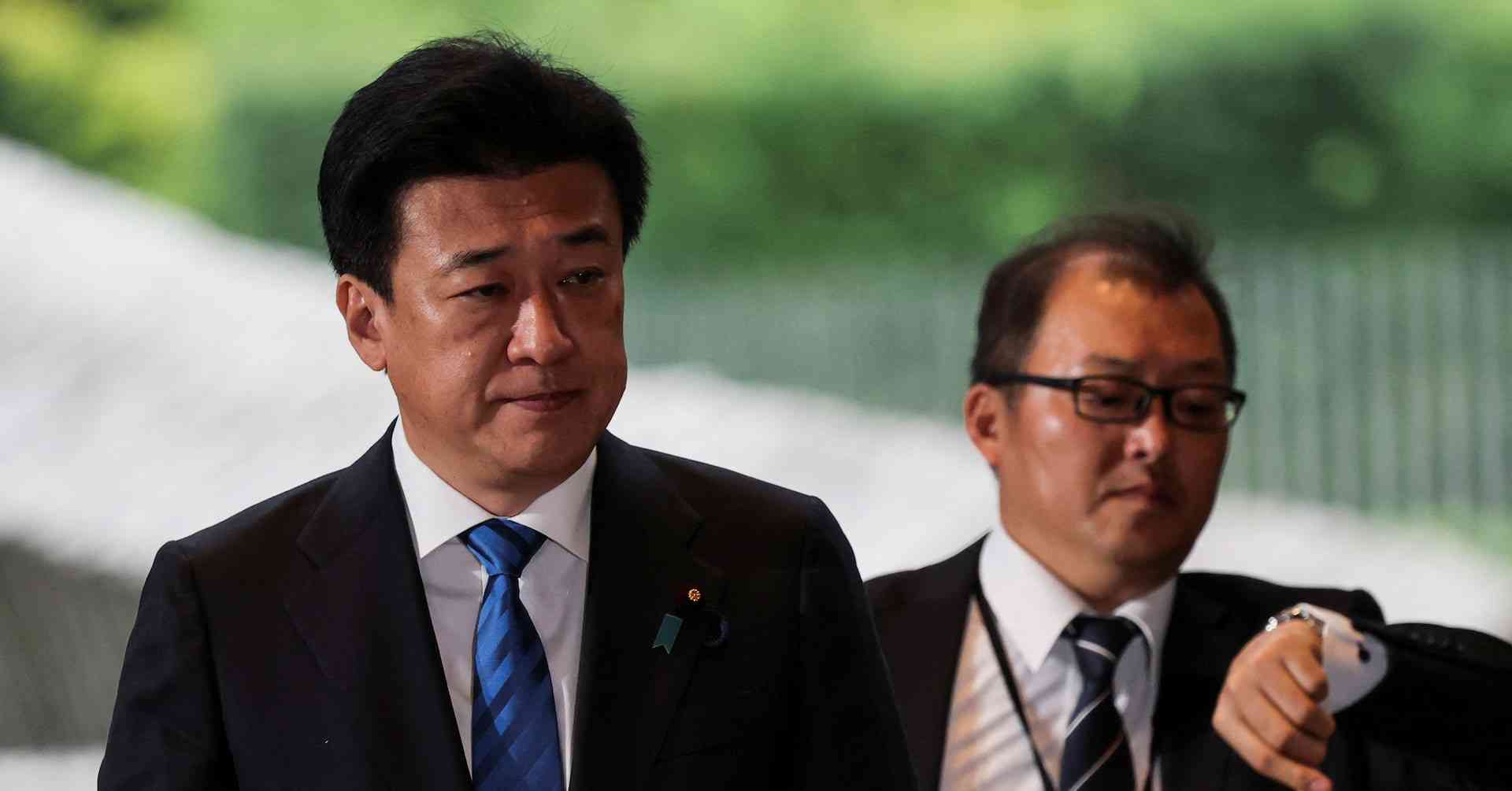 様々な対応策検討、決定したものはない＝原油確保支援報道で官房長官 | ロイター