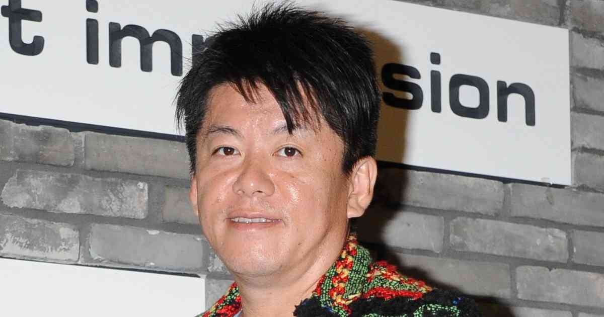 「ひたすらに不快」ホリエモンプロデュースの高級レストラン　食用菊まき散らすパフォーマンスが物議…人気料理研究家も「品性失った？」と痛烈批判