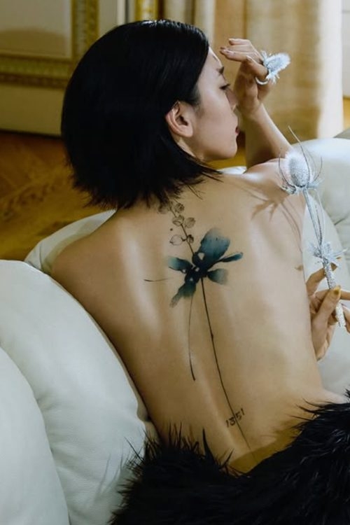 《背骨をなぞるようなタトゥーのお値段…》三吉彩花が依頼したのは「中国のトップ女性彫師」予約は1年以上待ち
