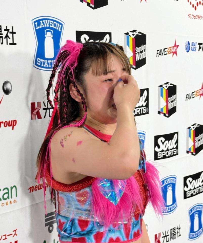 フワちゃん号泣！格上の安納サオリから大金星でシングル初勝利「うれしい」衝撃ムーンサルトプレスも初披露で会場騒然「プロレスは痛い！」