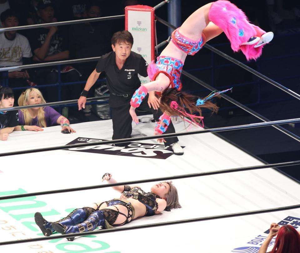 フワちゃん号泣！格上の安納サオリから大金星でシングル初勝利「うれしい」衝撃ムーンサルトプレスも初披露で会場騒然「プロレスは痛い！」