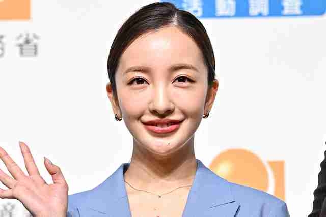 「脚交換したい」「羨ましい」板野友美は体重39キロ「細すぎ」「目を奪われた」「世界一かわいい」と反響
