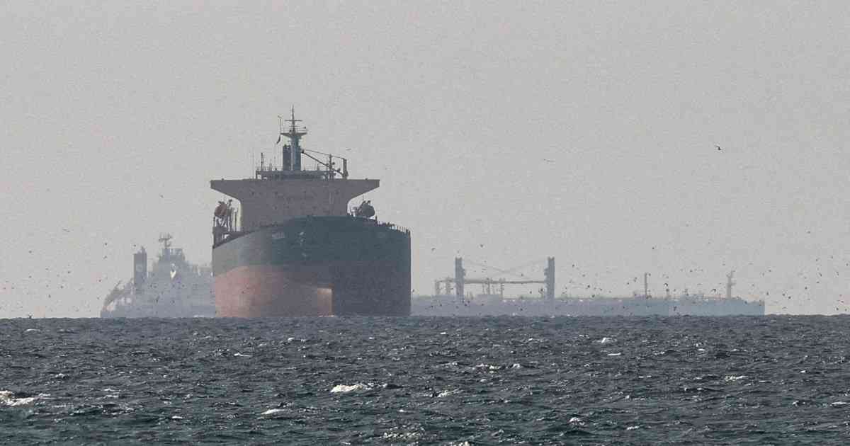 Trump says US could charge for Strait of Hormuz passage amid Iran war | News | Al Jazeera
