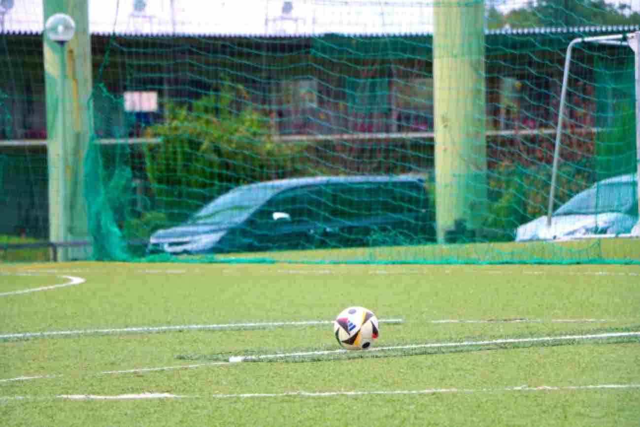 サッカーが家族に与える“見えない負担”——親も子も苦しい現実 - 大人になってから学ぶサッカーの本質とは