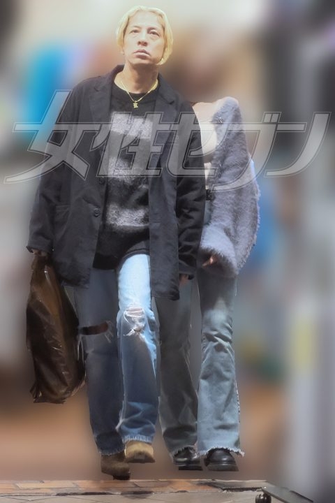 《キャミソール女性と水族館へ》降谷建志「MEGUMI似美女と寄り添って」SNSの自虐投稿も関係ない「若者からも支持される」現在地