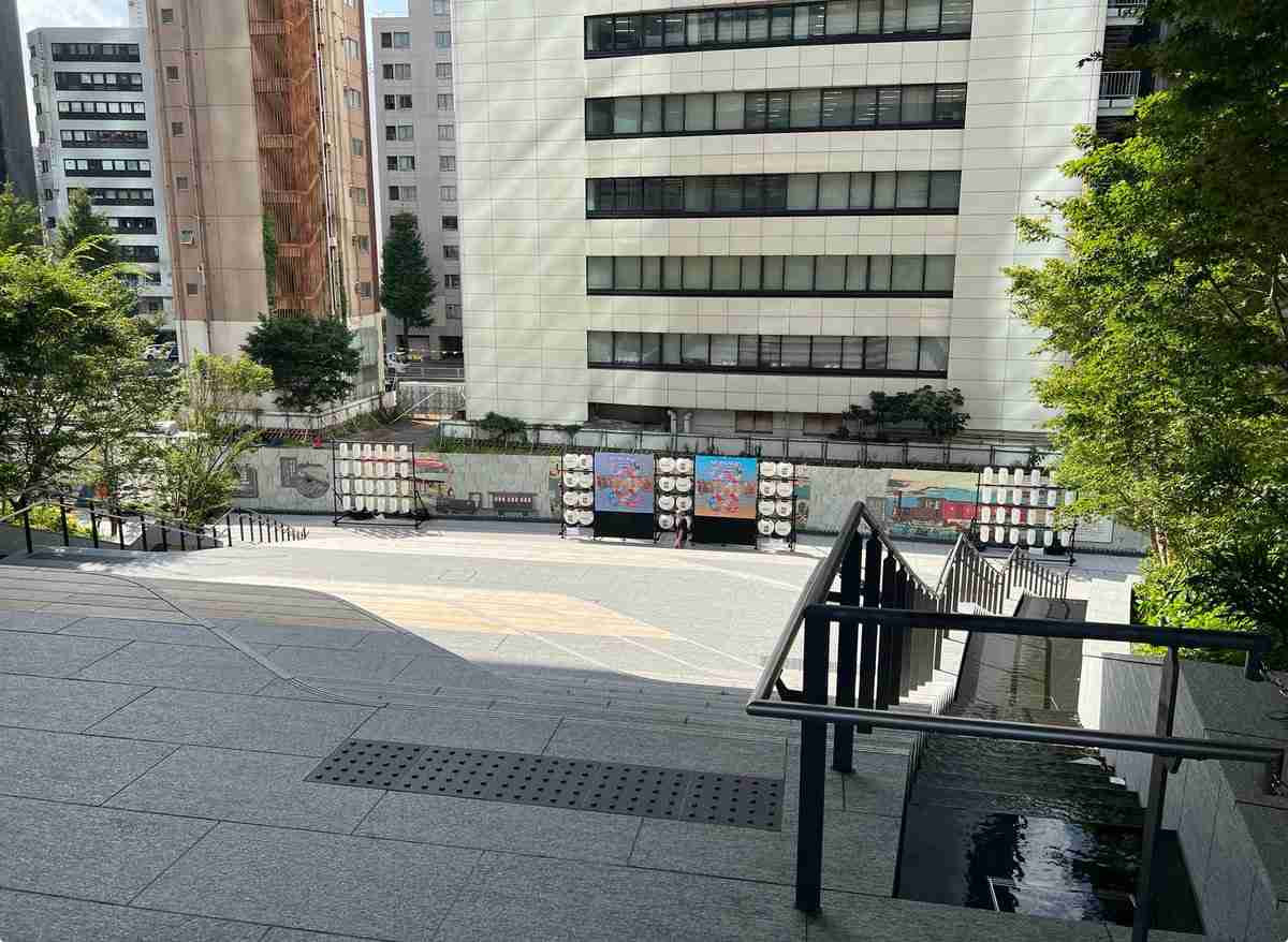 高輪ゲートウェイ「危険な大階段」で複数けが人…JR東が対策 隈研吾氏設計説は誤情報