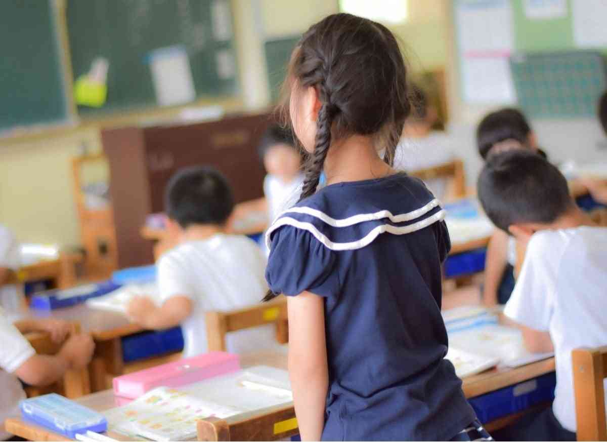 不登校が増え続ける理由は本人のやる気のなさ？それとも授業のつまらなさ？　子どもの本音と学校側の認識がずれている日本の教育現場 | 集英社オンライン | ニュースを本気で噛み砕け