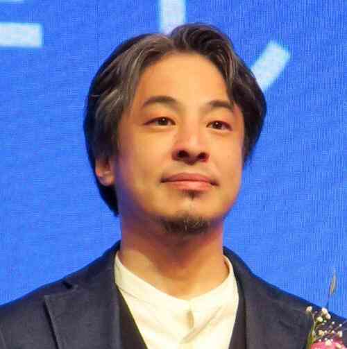 ひろゆき氏、神谷宗幣氏の靖国神社写真巡り「撮影禁止の場所で撮影してる模様。数字稼ぎに…」