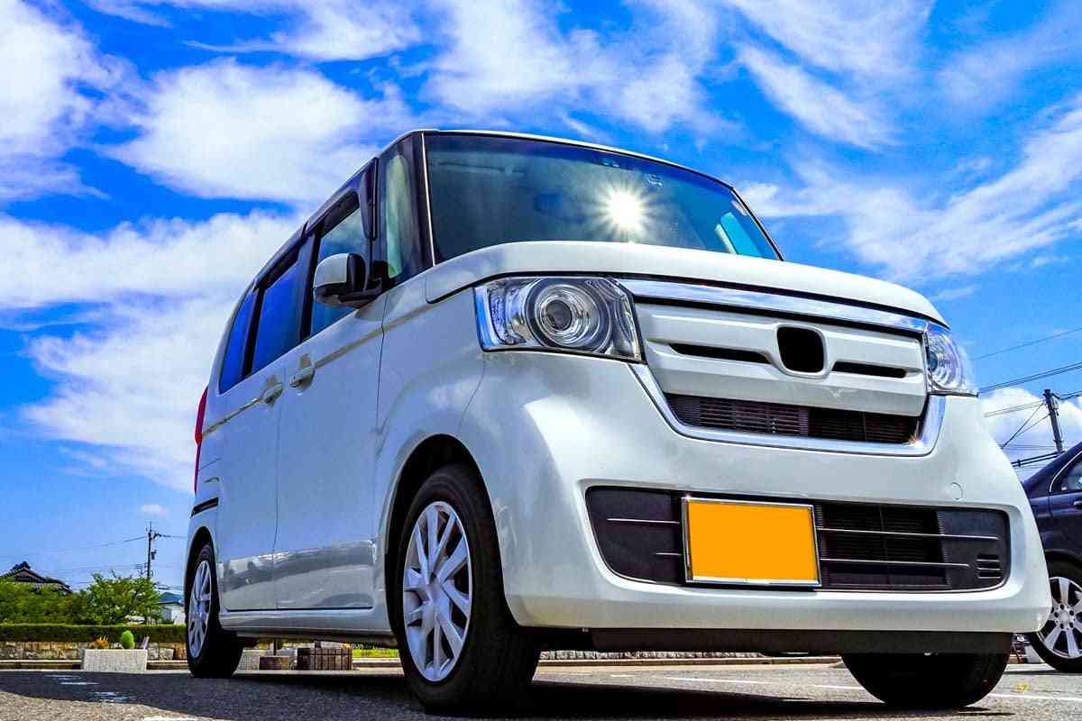 軽自動車に乗るオッサンは「恋愛対象外」なのか？ 20〜30代独身女性の4割が示した“車格フィルター”の正体