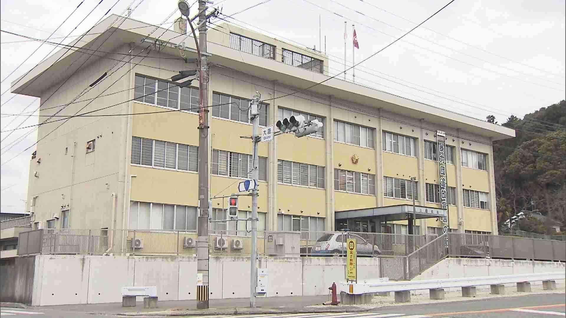 幼い子供2人を含む女性3人倒れる　子供2人は死亡し1人は首に切り傷　嘉麻市の施設で　福岡
