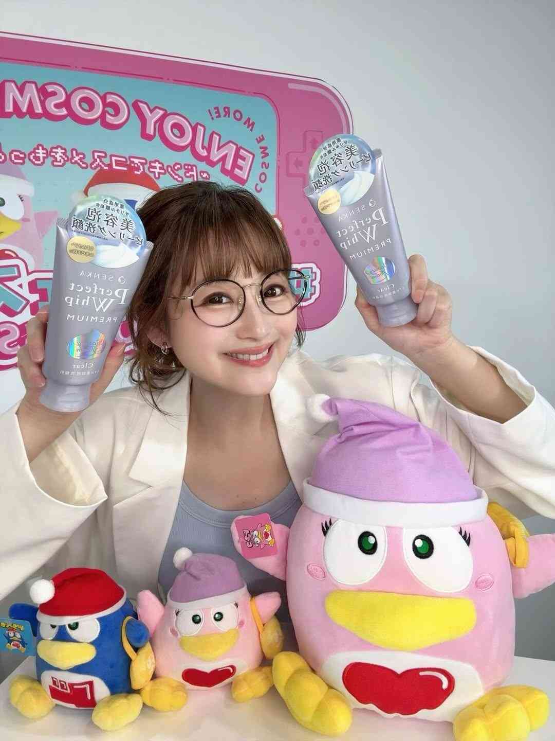 鈴木奈々、男性ファンに好評と明かす“50kg台ボディ”で『ユニクロ』ミニT着こなし「ムチムチかな？」｜概要｜ニュース｜ピンズバNEWS