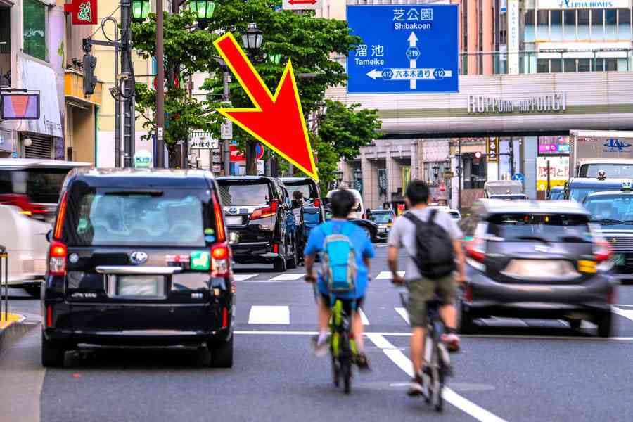 自転車の「手信号」しないと警察に捕まる!?  実は法律で“ガチ義務”の衝撃「腕ビシッ＝ダサい」と侮るなかれ（1/2 ページ） | 乗りものニュース