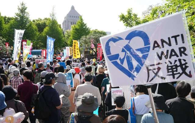 日曜の国会前に3万6千人　デモに参加、戦争反対や護憲訴える