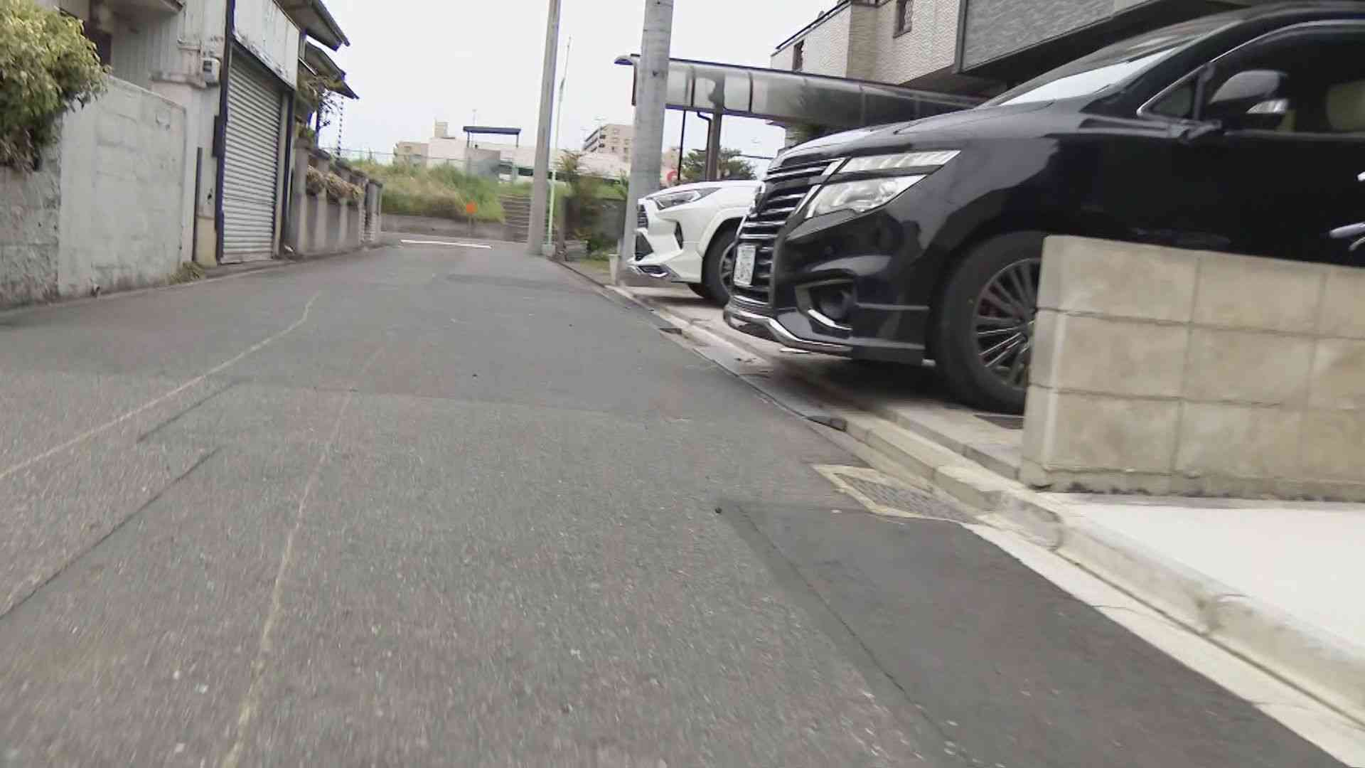 走行中の車内から飛び出し… パトカーから逃走し事故のベトナム人の男2人を現行犯逮捕（CBCテレビ） - Yahoo!ニュース
