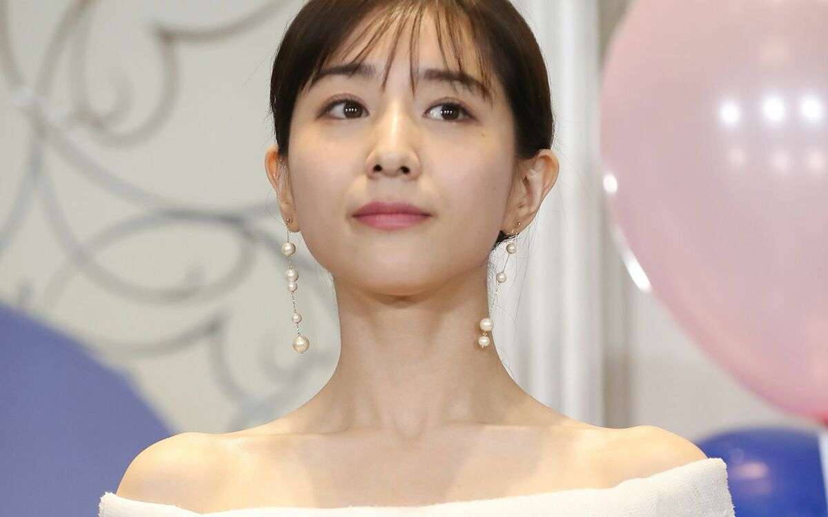 森香澄とMEGUMIに立場を奪われ、バラエティ番組も全て降板…衝撃の「上半身ヌード」から8年半、『田中みな実』（39）が迎える正念場 | 文春オンライン