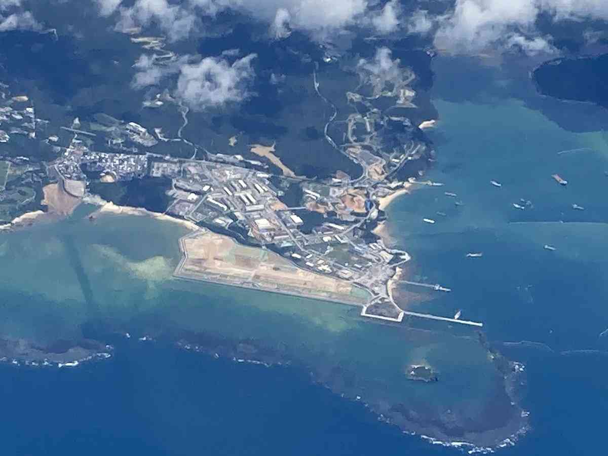 玉城知事、沖縄の平和教育は「偏向的でない」と反論　辺野古沖事故で黙とう