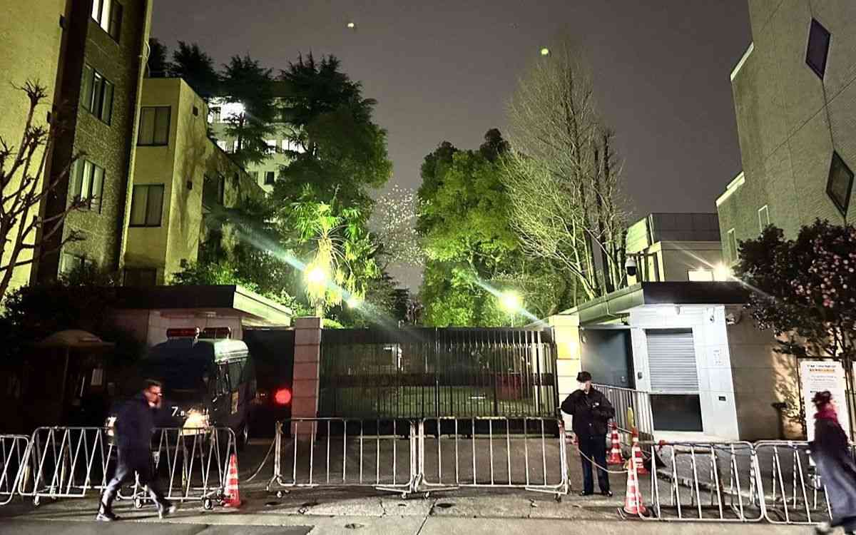 中国大使館侵入の自衛官（23）は上智大生だった「哲学科で真面目な子」「教員には神父が多く…」《犯行時に「神の名のもとに」中国側主張》 | 文春オンライン