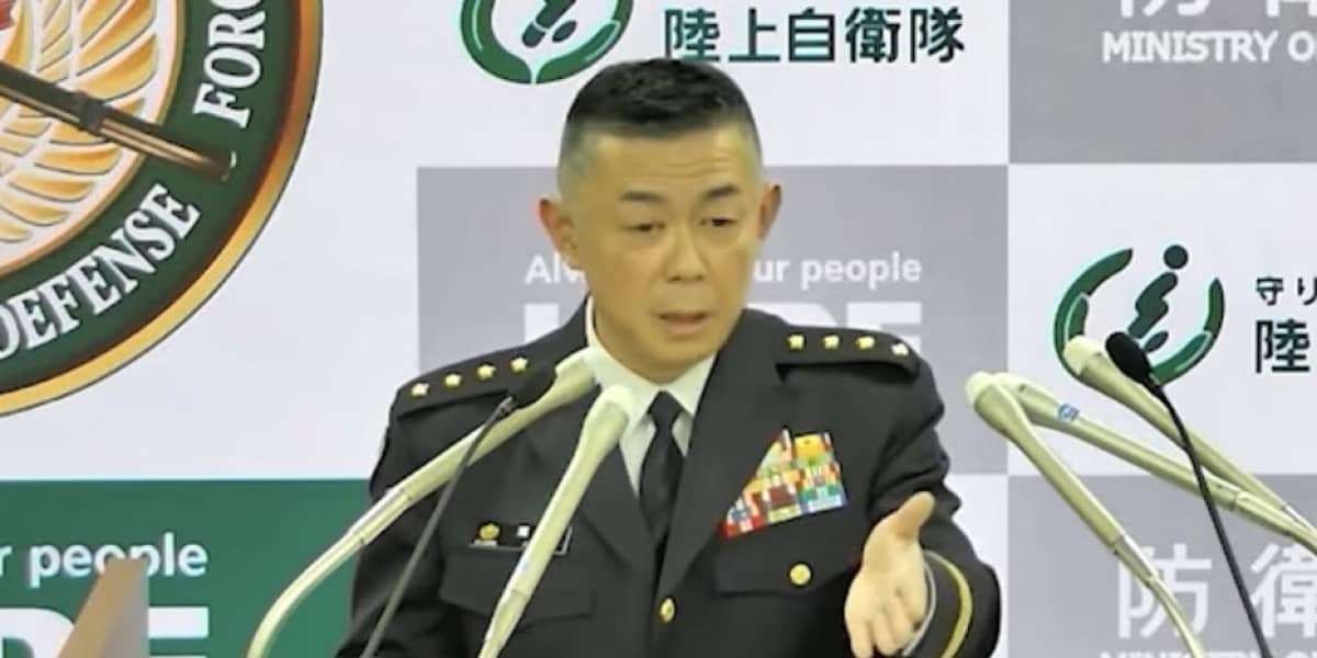 「自衛官が制服を着てソープで働いていいのか」国歌斉唱めぐり記者質問、幕僚長の回答にツッコミも - 弁護士ドットコム