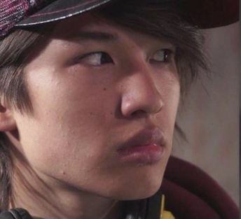 Snow Man目黒蓮、雨天の中ファンと交流→虹空に 約3ヶ月ぶり一時帰国に大歓声