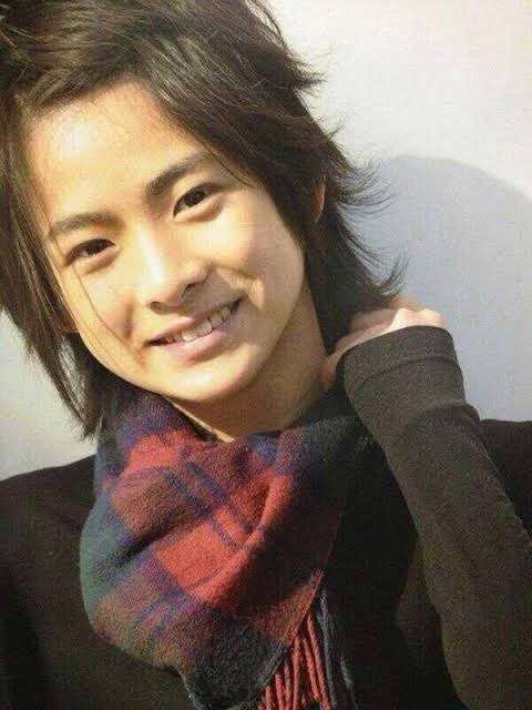 Snow Man目黒蓮、雨天の中ファンと交流→虹空に 約3ヶ月ぶり一時帰国に大歓声