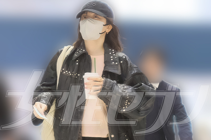 永野芽郁、元マネジャーとお揃いのブランドで“禁断の旅”　タレントが“退社した社員”と連絡を取るのは芸能界ではご法度、2人の関係に周囲は困惑  (1/4)| 女性セブンプラス