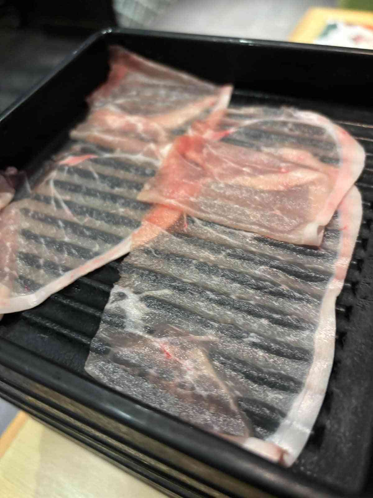 「しゃぶ葉」の肉が「薄すぎる」！　SNS指摘にすかいらーくHD「深くお詫び」、本来の提供基準を満たさず