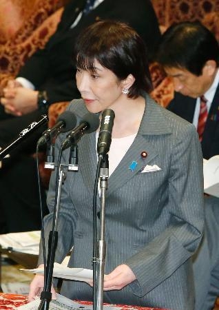 高市早苗総務相「政治的に公平でない放送局は電波停止も検討する」 