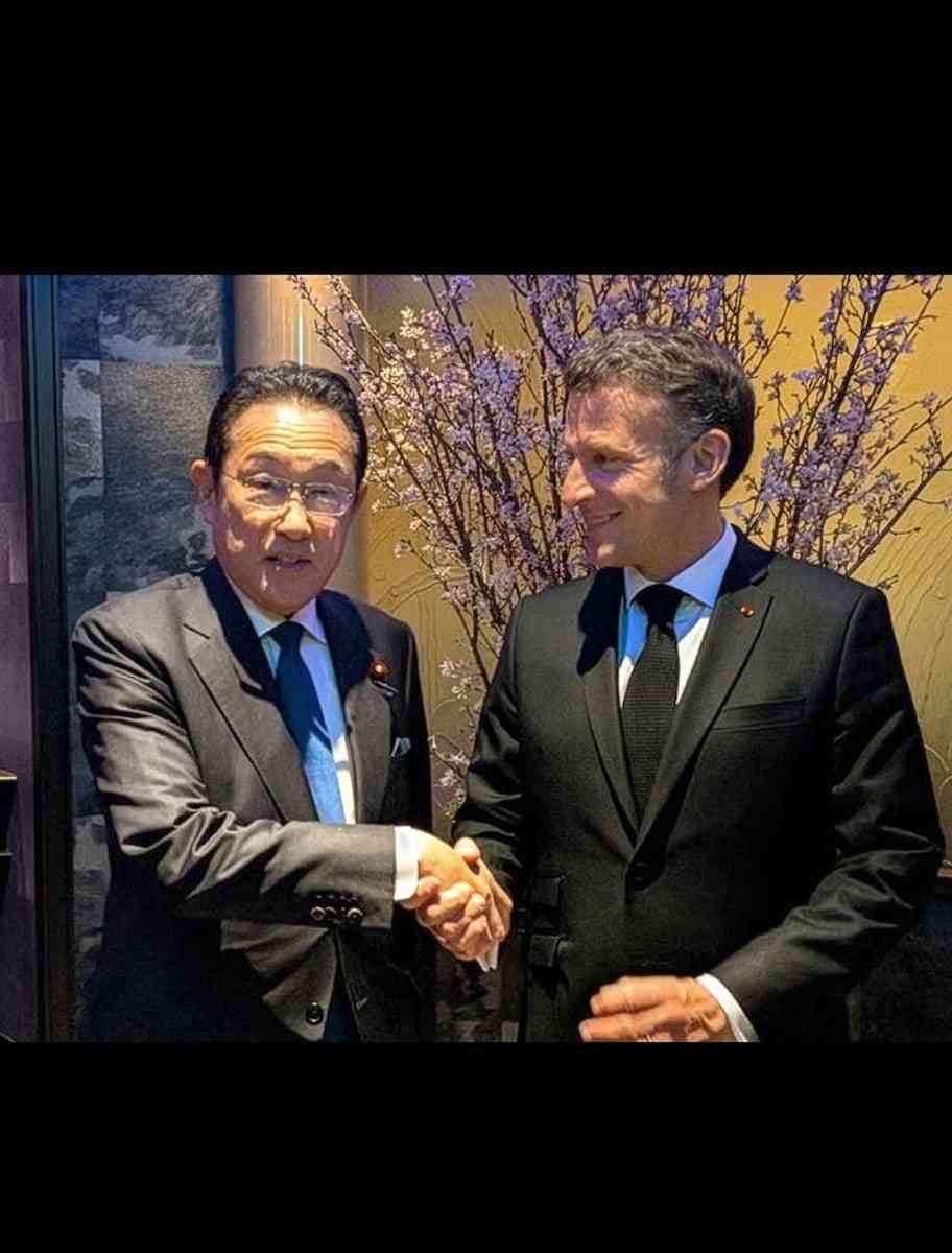 岸田文雄元首相、盟友のマクロン仏大統領と会談「さまざまな場面で協力してきた仲」（産経新聞） - Yahoo!ニュース