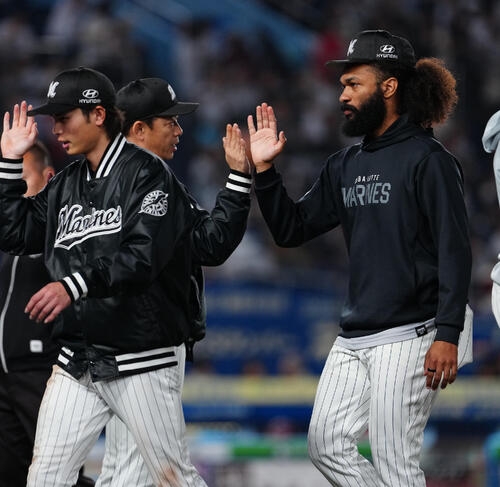 【ロッテ】種市の分まで…監督発案「16」ユニがベンチに「勢い与える」ジャクソン宣言通りの快投 - プロ野球 : 日刊スポーツ