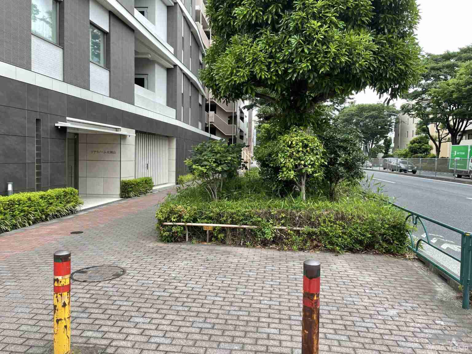 【どう思う？】「自転車専用道を作る場所がない」なんて大嘘だ！ 今すぐ歩道の植え込みを撤去せよ！