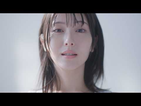 浜辺美波、透明感あふれる“うるすべ素肌”披露　Mrs. GREEN APPLE「ケセラセラ」特別アレンジver.がCM楽曲に　ファンケル「マイルドクレンジング オイル」新CM『肌のほんとうのこと』篇