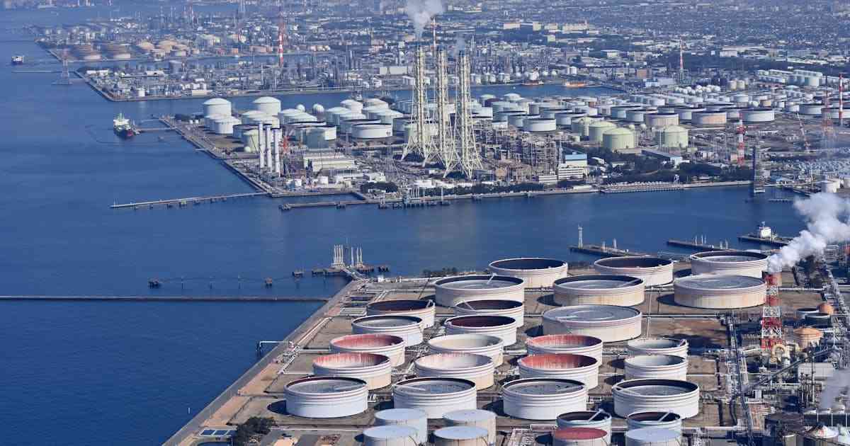 ナフサ不足で中国化学品の輸入急増　プラ原料3割増、6年ぶり品目も - 日本経済新聞