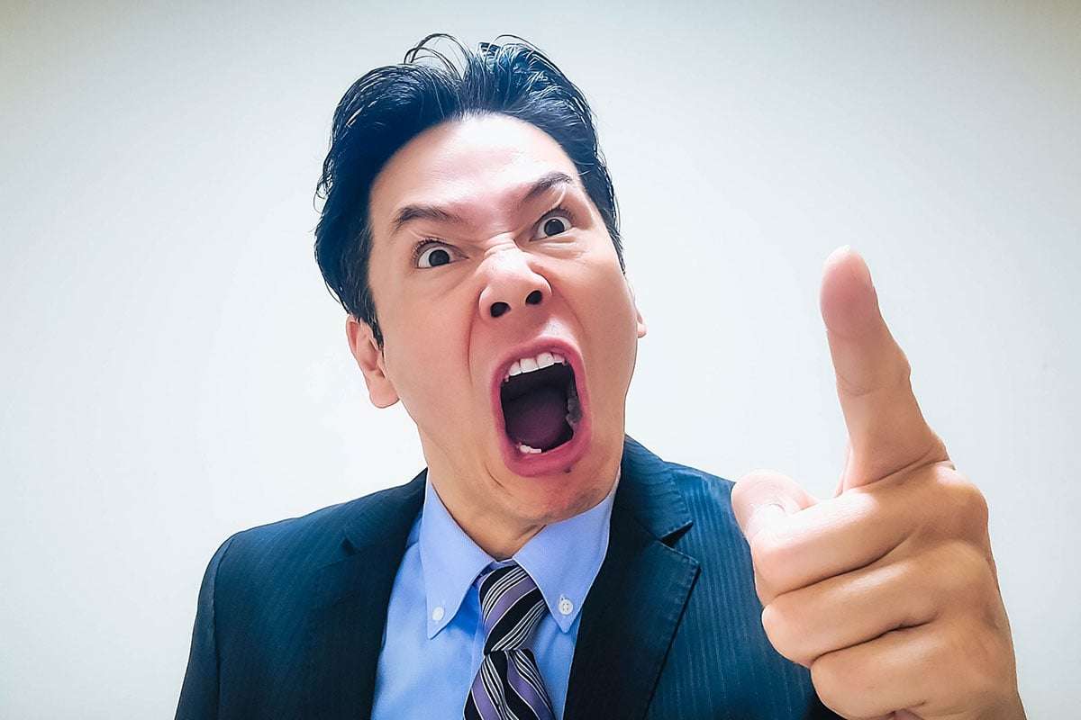 「出世できないのは妻のせい」「お前が買ってくるから太るんだ！」なんでも人のせいにする夫に超ウンザリ…“責任転嫁”夫たちの実態とは | オトナンサー