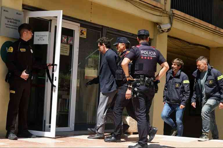 スペインファッション大手「MANGO」創業者の転落死、息子を逮捕　家族は無実を確信