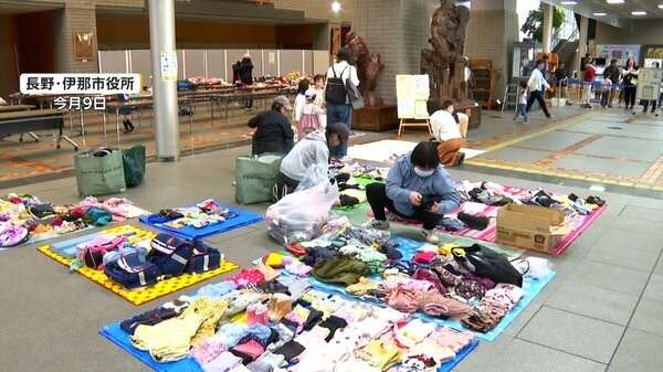 “子ども用品シェア”に行列、300人が殺到　開始30分でほぼ完売　家計と環境に優しい取り組み　長野｜FNNプライムオンライン