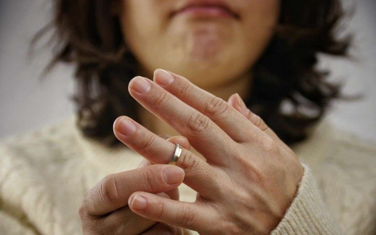 「5分でいいから、子供が消えてほしい」不満を抱えた母親たちは、やがて『既婚者合コン』へ…中年世代で不倫がカジュアル化した「切実な事情」