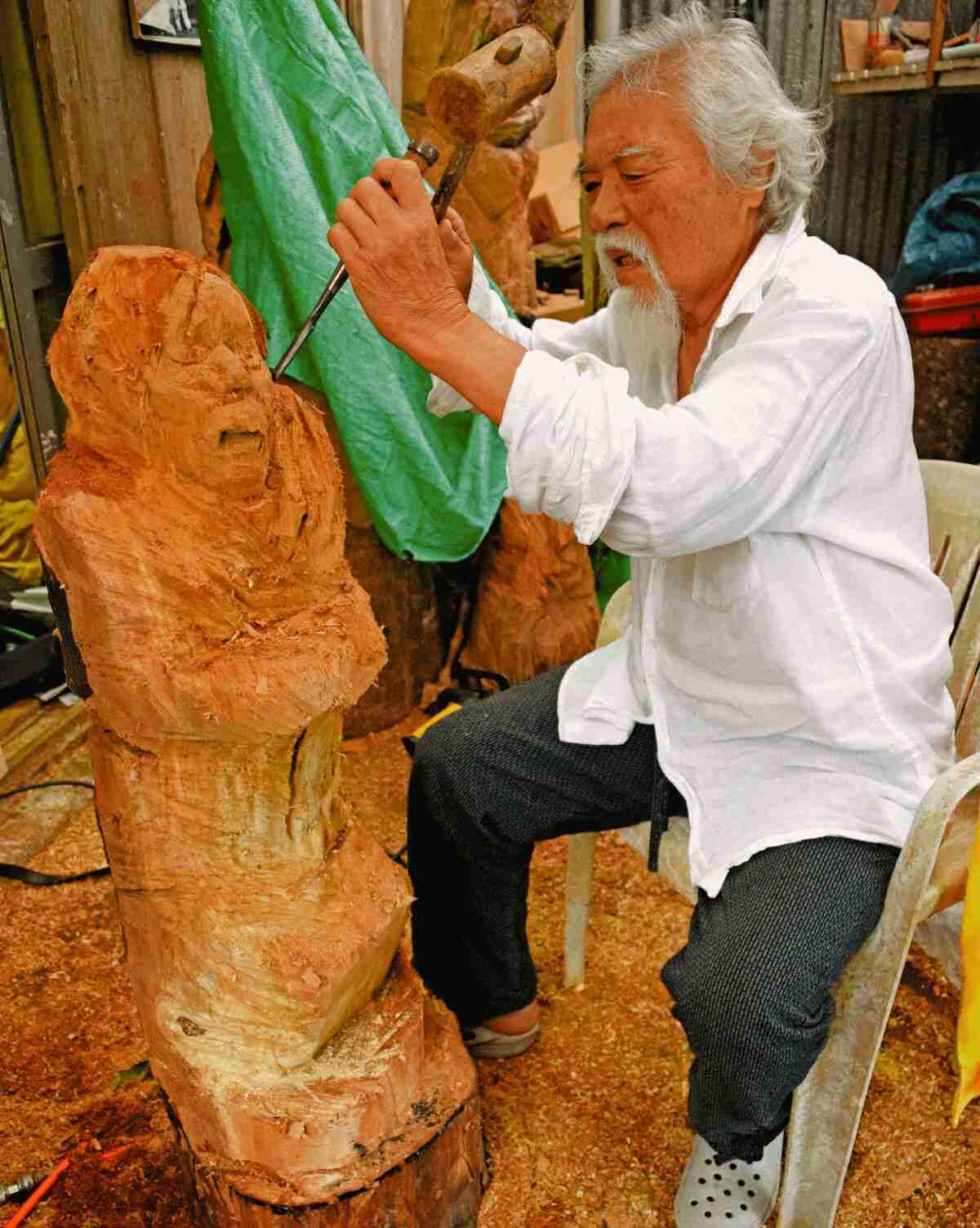 芸術家　弾圧に屈せず／金城実さん　「慰安婦像」制作／「表現の不自由展」中止に抗議 | 沖縄タイムス＋プラス