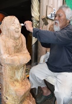 沖縄の彫刻家が元慰安婦像を制作する理由　「表現の自由は憲法で守られている」　あいちトリエンナーレ「表現の不自由展・その後」中止に抗議