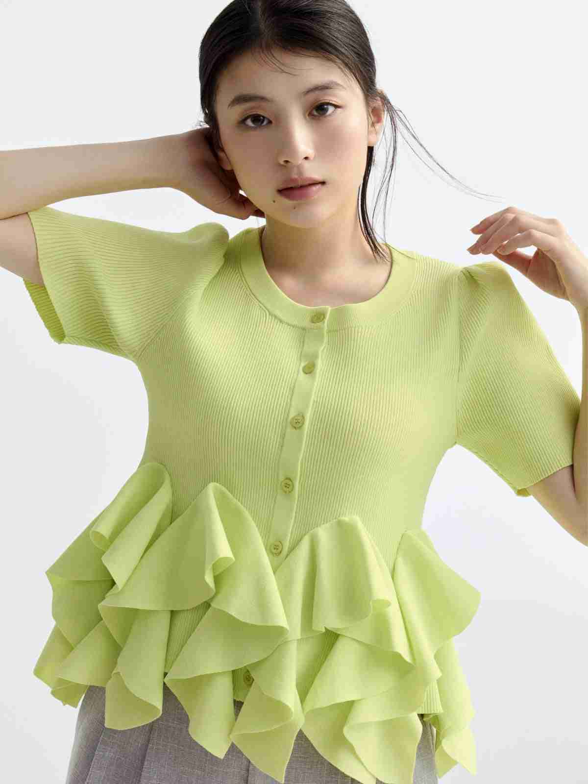 出口夏希“6つの美学”で魅せる 夏の最新LOOKを公開