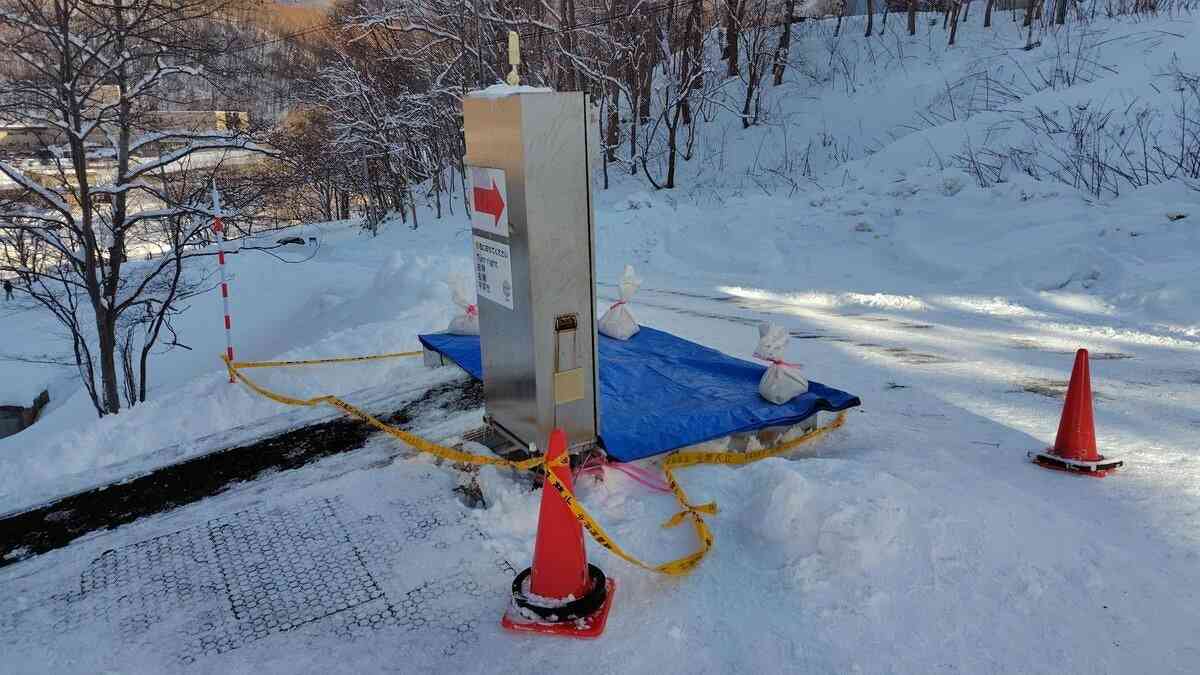 ５歳児死亡のスキー場エスカレーター、自動停止しないようにしていた疑い…「誤作動避けるため」