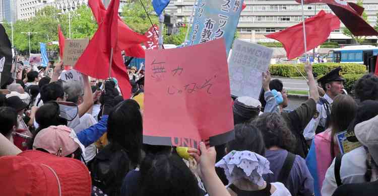 国会前デモに３万６千人、高市政権に退陣迫る 「小泉辞めろ」批判コールも 時代の正体 高市政権考 | カナロコ by 神奈川新聞