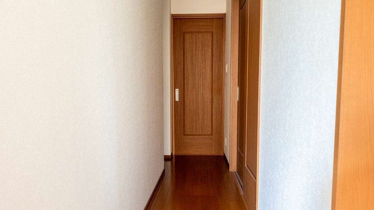 「お前、一生働かないつもりか？」資産2,300万円・62歳会社員父の怒声が響く…有名私大卒・自慢の息子が実家の角部屋、ドアのすき間から返した「まさかのひと言」