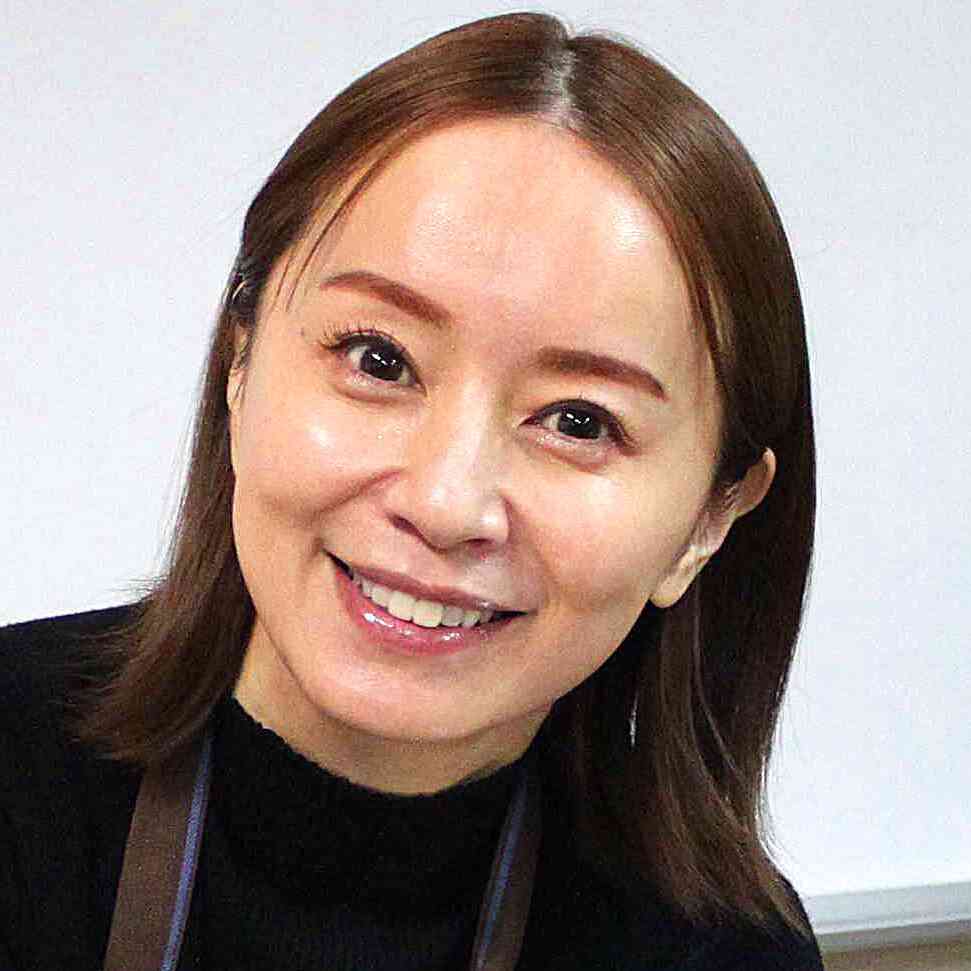 44歳・鈴木亜美、美形長女が「似てる~!」「可愛い」自撮り公開!アイドル顔と話題…現在3児のママ