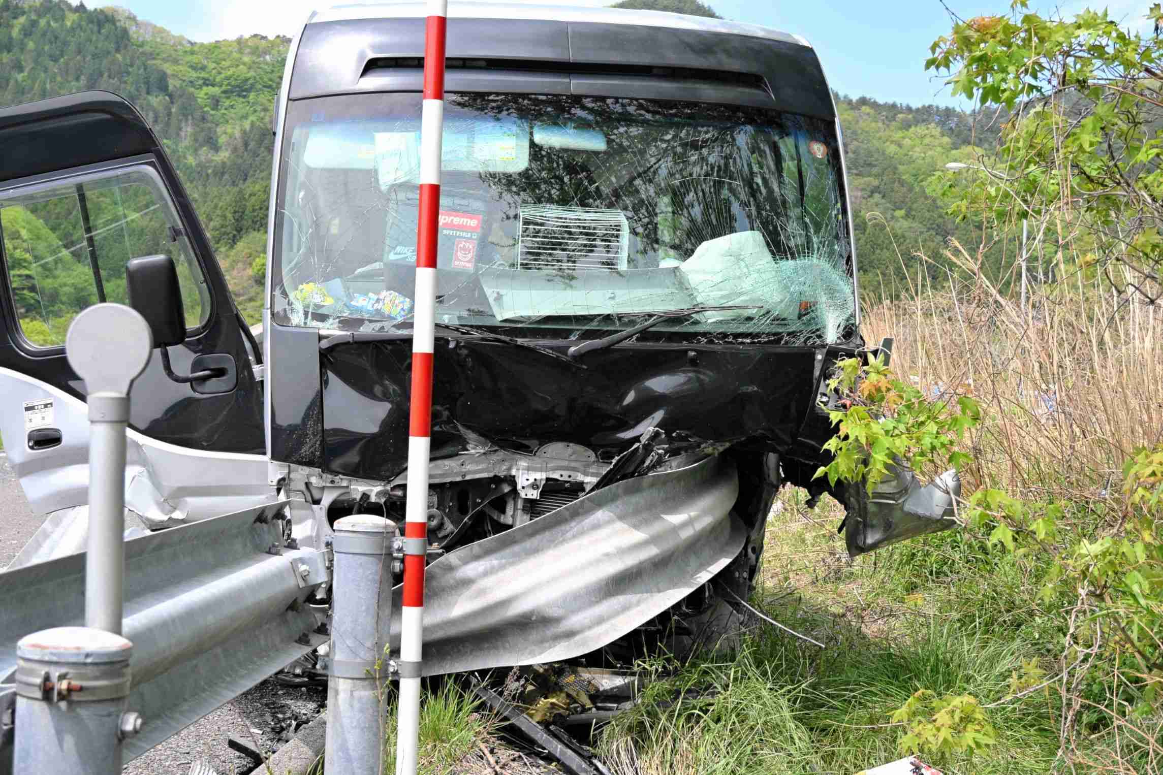 21人死傷バス事故　高校依頼で複数回“レンタカー”