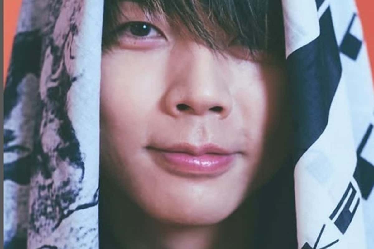 増田貴久、アパレルプロデュースも「着こなせるやついるんか」とファンも困惑…“奇抜すぎる”デザインが話題 | Smart FLASH/スマフラ[光文社週刊誌]