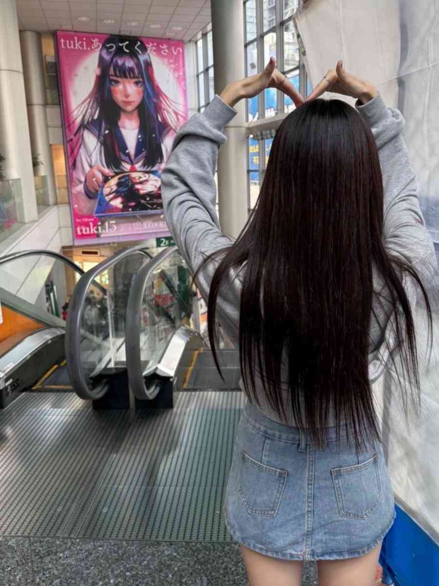 なぜAdoとtuki.の“容姿チラ見せ”は反感を買うのか？ 覆面歌手が越えてはいけない「一線」とは